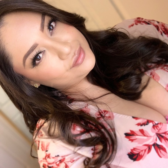 Meet your Posher, Alejandra - Picture 1 of 1